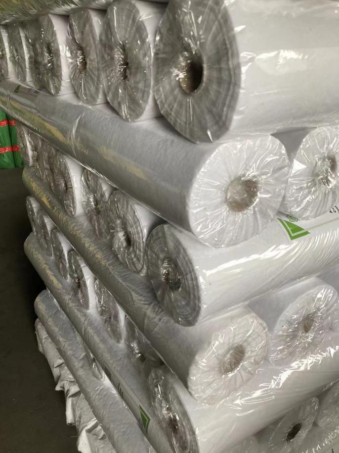 白色涤纶纺织物涂胶层压聚乙烯地板覆盖保护毛毡卷