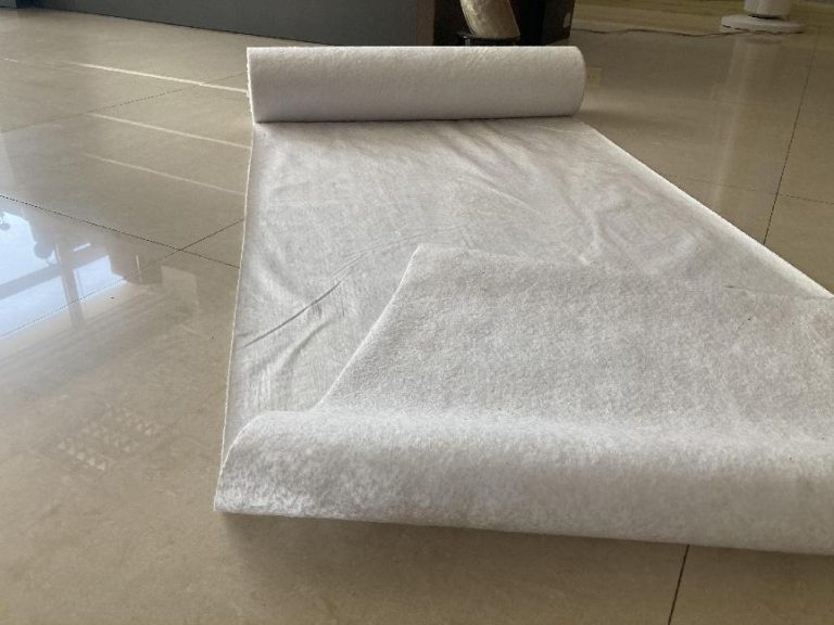 Features of polyester felt, white polyester tablecloth is cheap in China